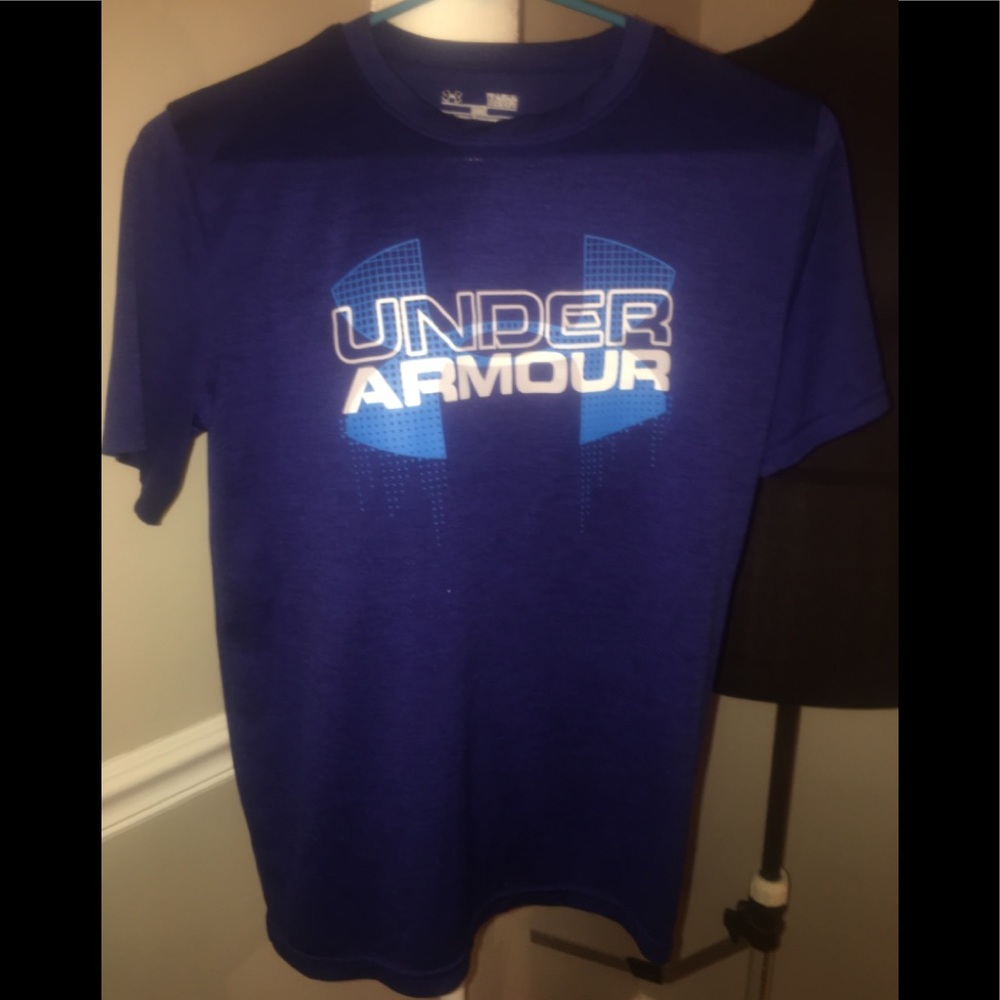 Under Armour boys blue shirt sz large